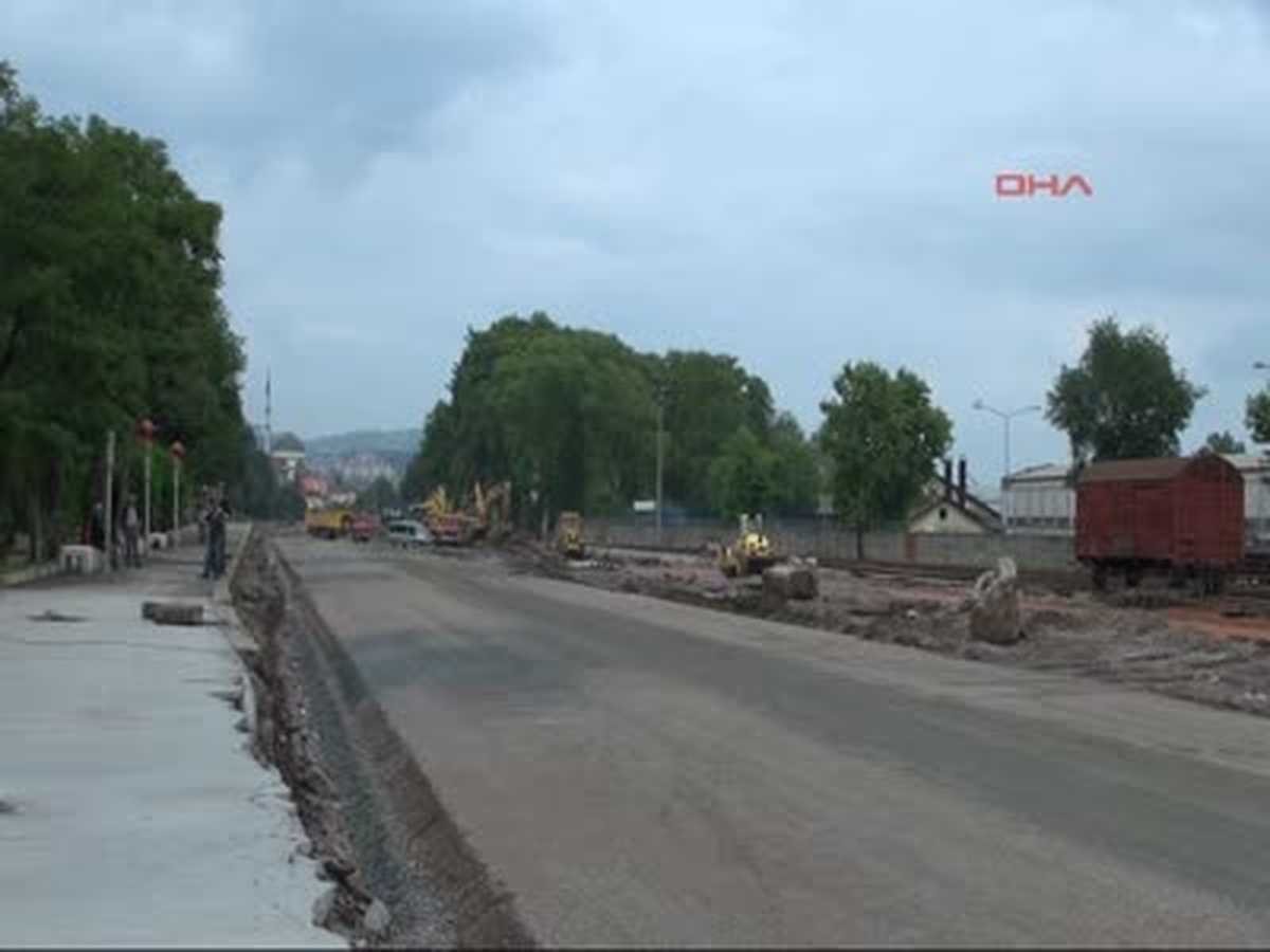 Roman Kadınlar, Keserle Polisin Başını Yardı