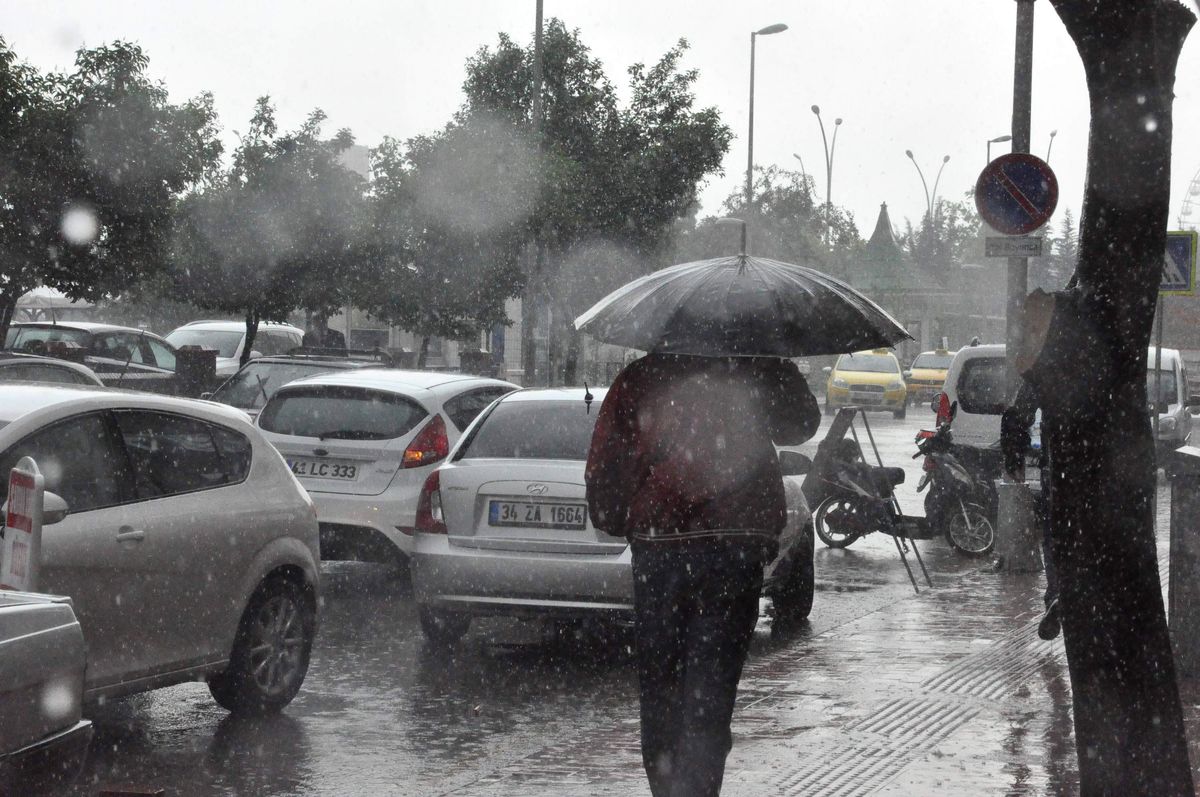 Sağanak Yağış Hayatı Olumsuz Etkiliyor