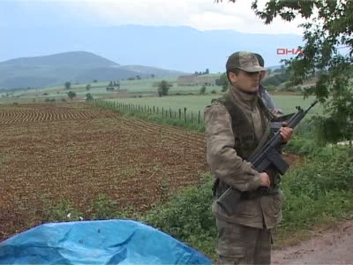 Tarlaya Yıldırım Düştü: 2 Ölü