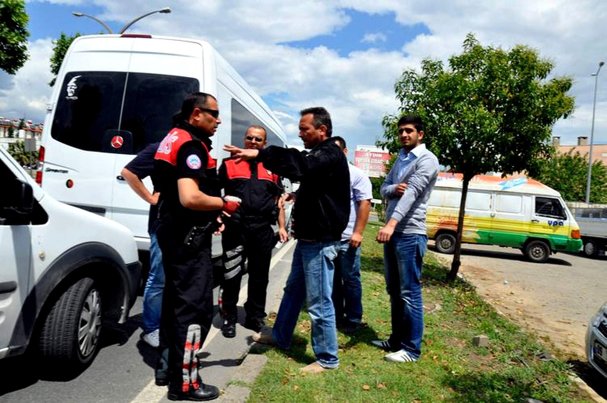 Trafik Magandaları Polis ve Gazeteciye Saldırdı
