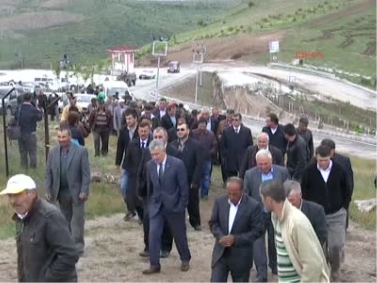 Yozgat Yağmur Duasına Vali, Belediye ve Ziraat Odası Başkanları da Katıldı Yağmur Duasına Vali,...