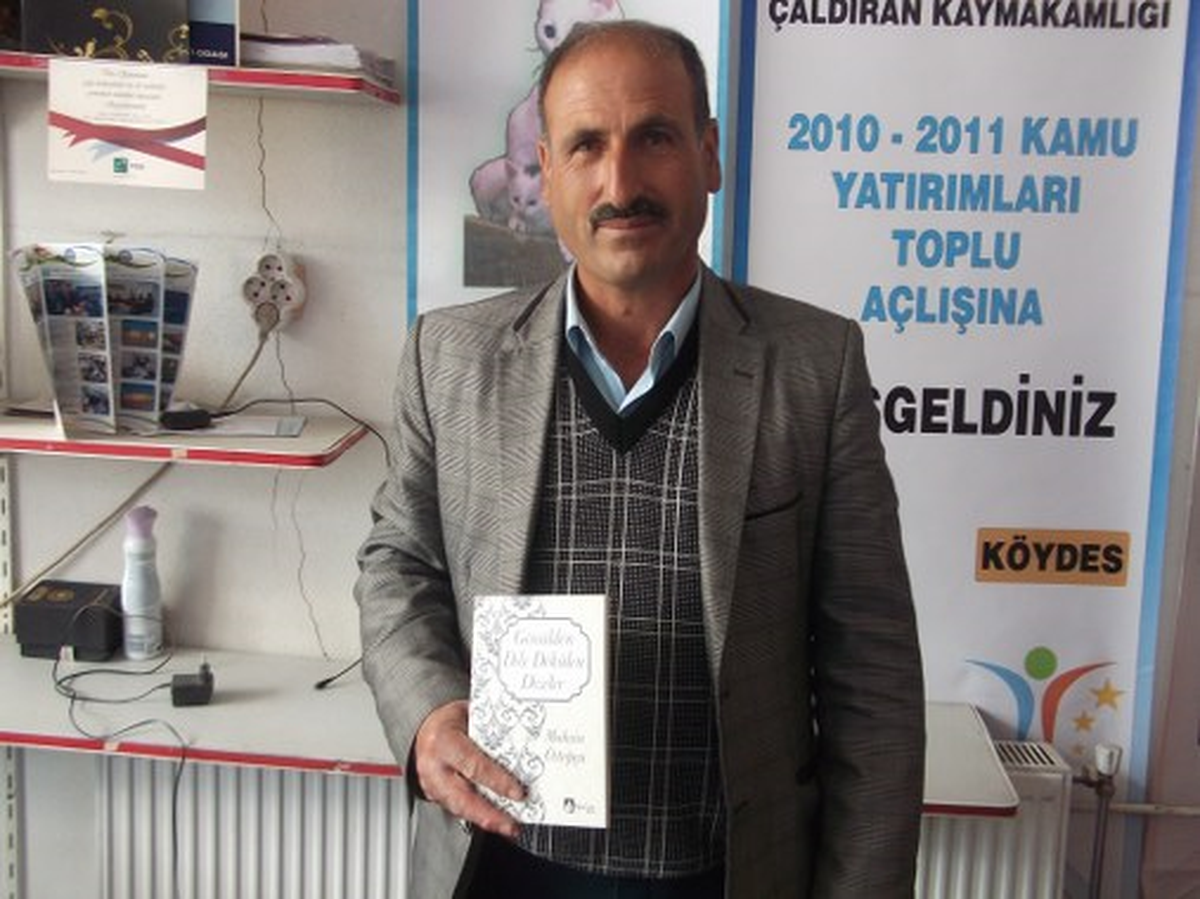 15 Çocuklu İnşaat İşçisi Şiir Kitabı Çıkarttı