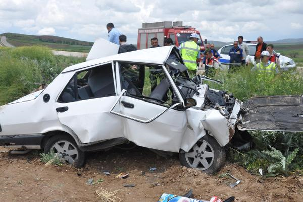 Kırıkkale\'de Trafik Kazası: 2 Ölü, 2 Yaralı