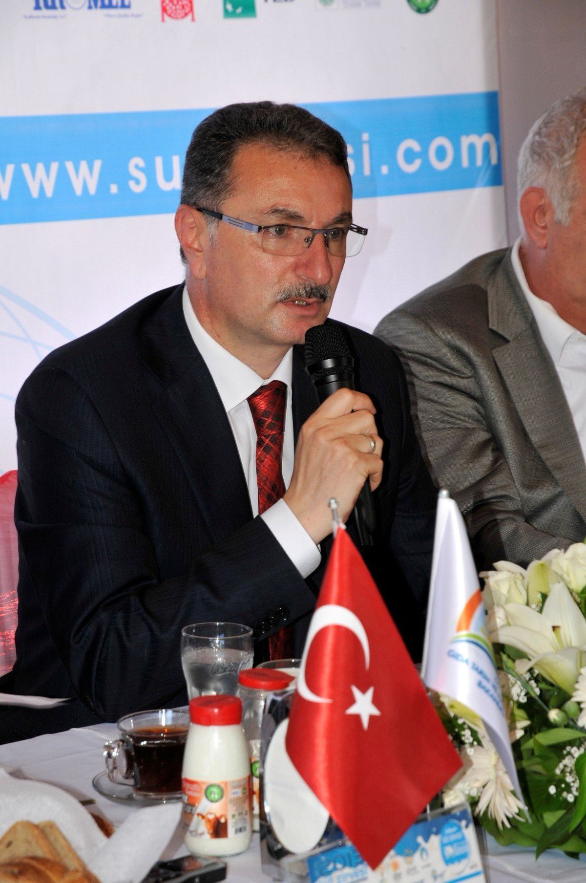 2. Ulusal Süt Zirvesi İzmir'de Gerçekleşti