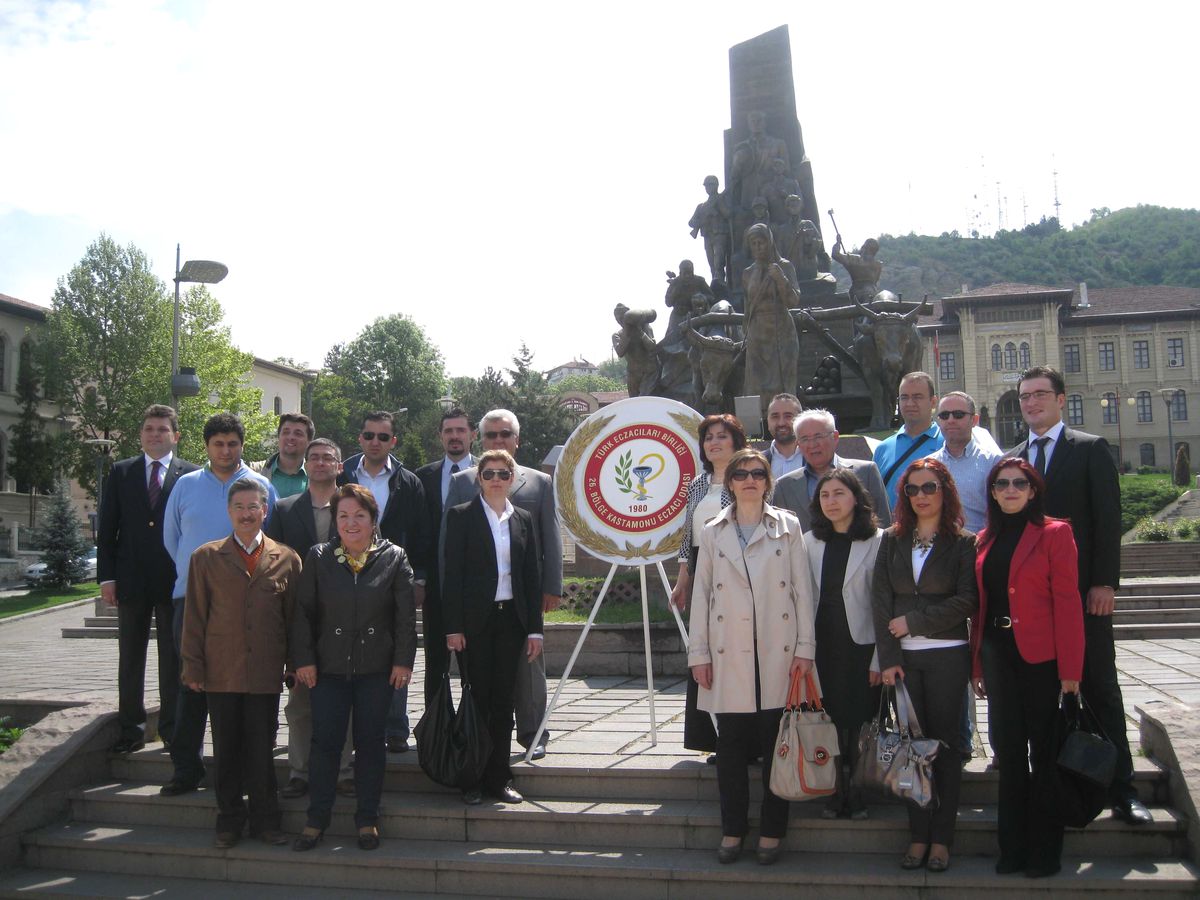 26. Bölge Kastamonu Eczacı Odası Başkanı Eczacı Ümran Pelenkoğlu;