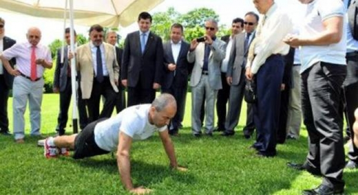 410 Şınav Çekti 50 Öğrenciye Burs Kazandırdı!