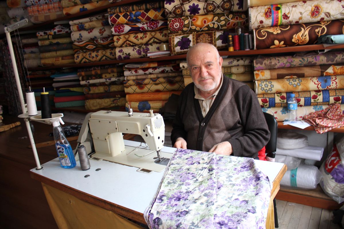 60 Yıldır Tezgahlarının Başındalar