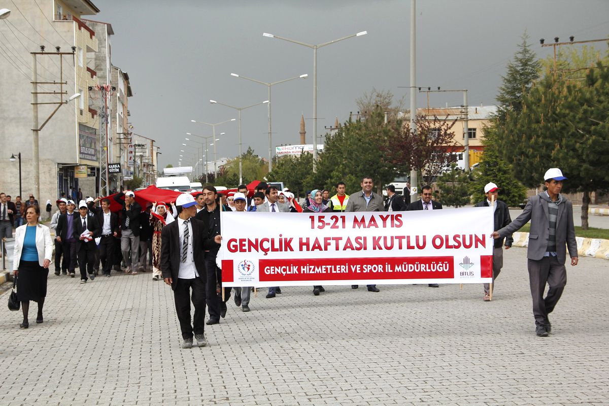 Ahlat\'ta Gençlik Yürüyüşü