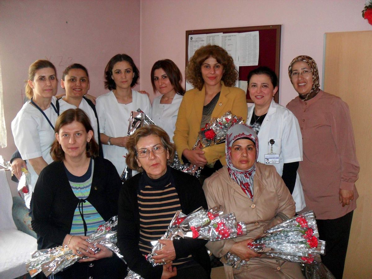 Ak Kadınlar Hemşireler Haftasını Kutladı