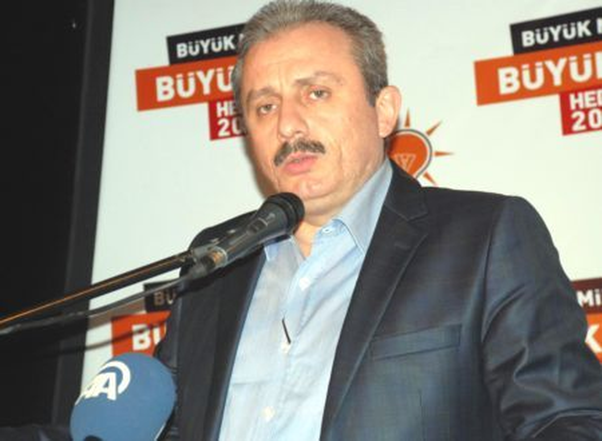 AK Parti\'li Komisyon Üyelerine Anayasa Brifingi