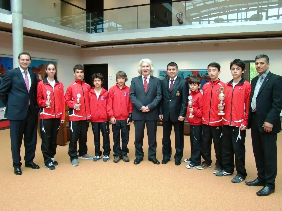 Almanya\'da Ayvalıklı Tekvandocular Rüzgarı