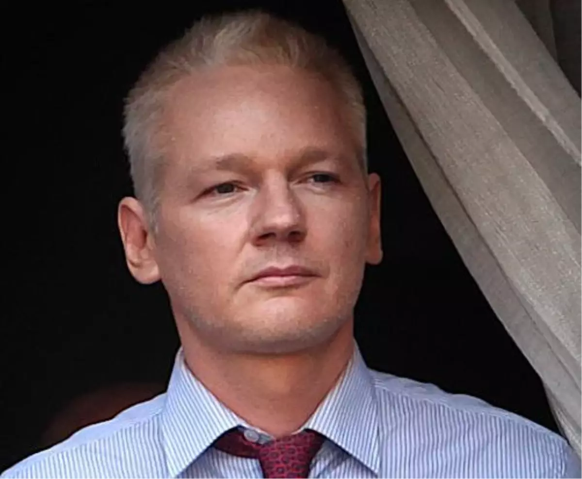 Assange 1 Yıldır Ekvador'da