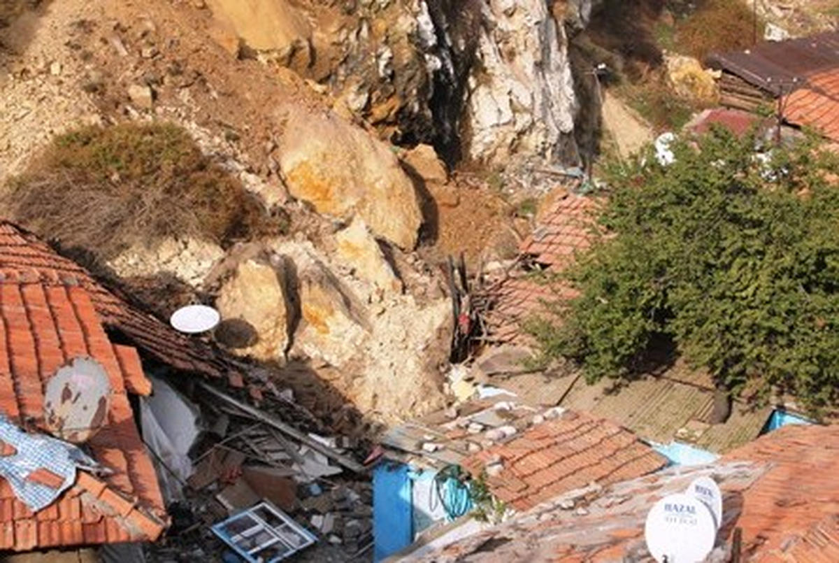 Bahçesaray'da Göçük: 1 Ölü, 2 Yaralı