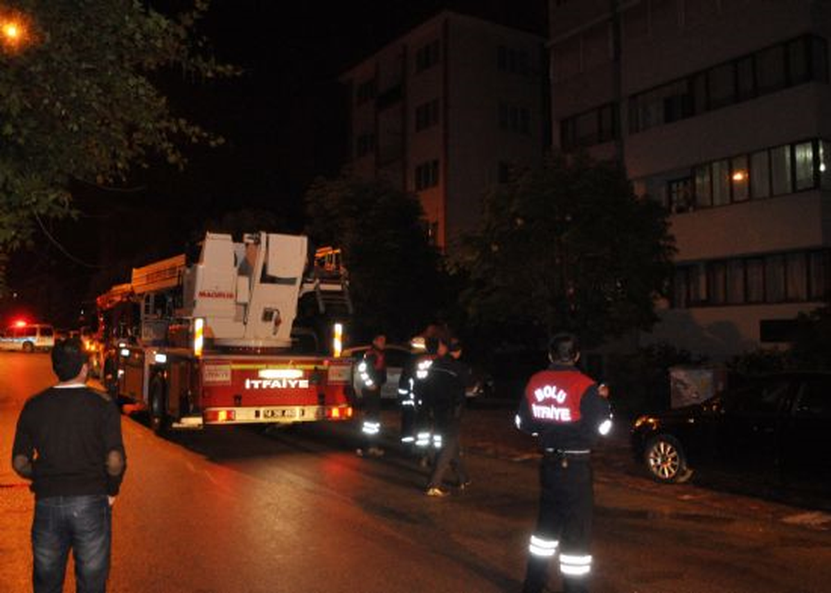 Balkonda Yakılan Ateş Mahalleyi Ayağa Kaldırdı