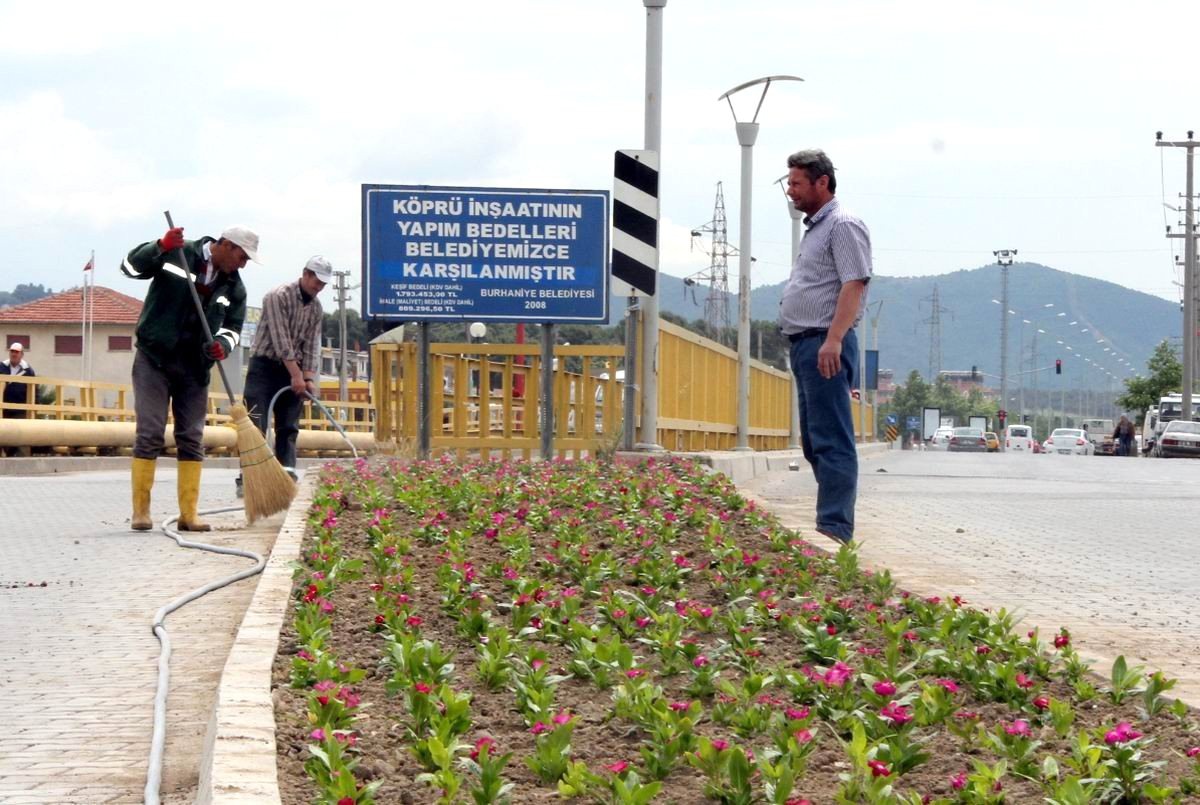 Başkan Akova, Rengarenk Bir Burhaniye İçin Çalışıyor