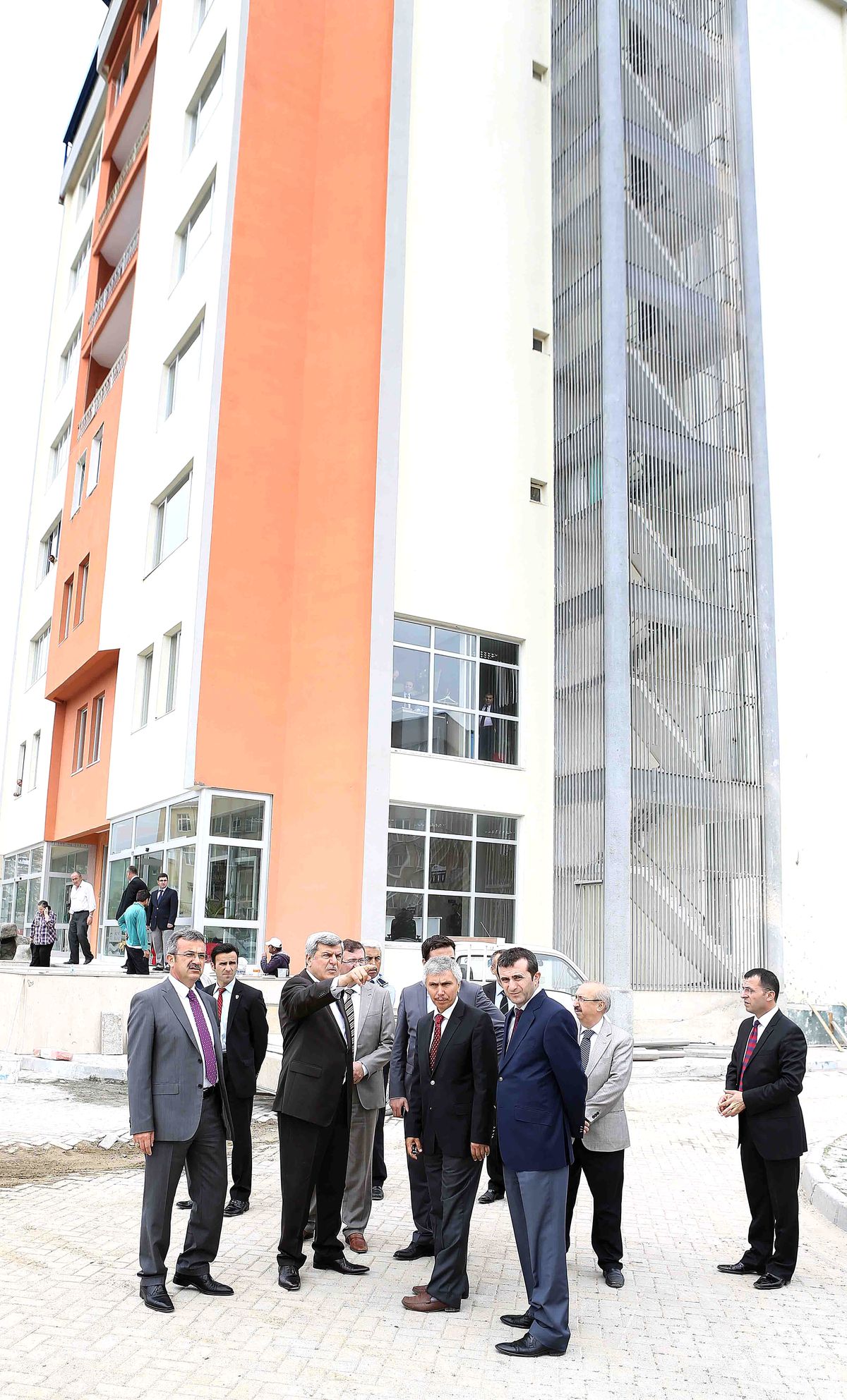 Başkan Karaosmanoğlu İSU\'nun Binasını İnceledi