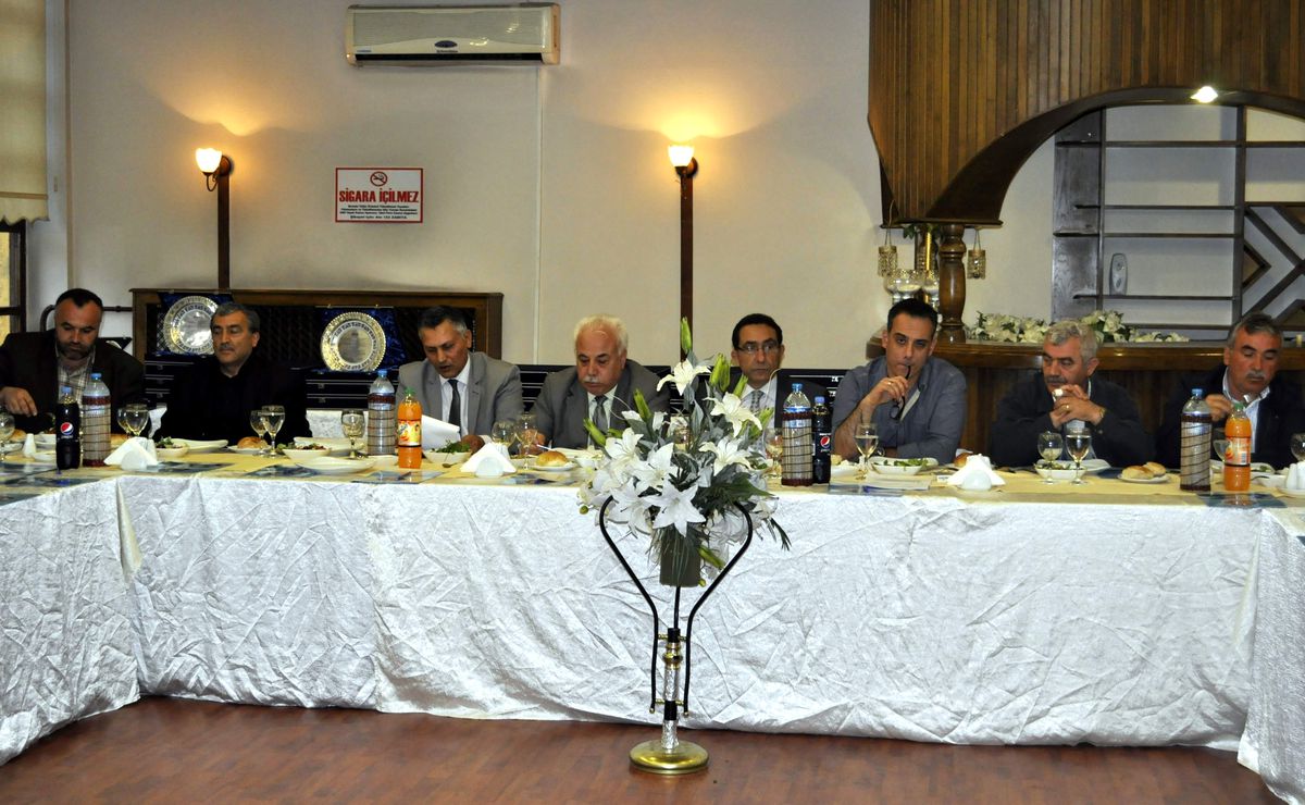 Baylan\'a Meclis Üyelerinden Plaket