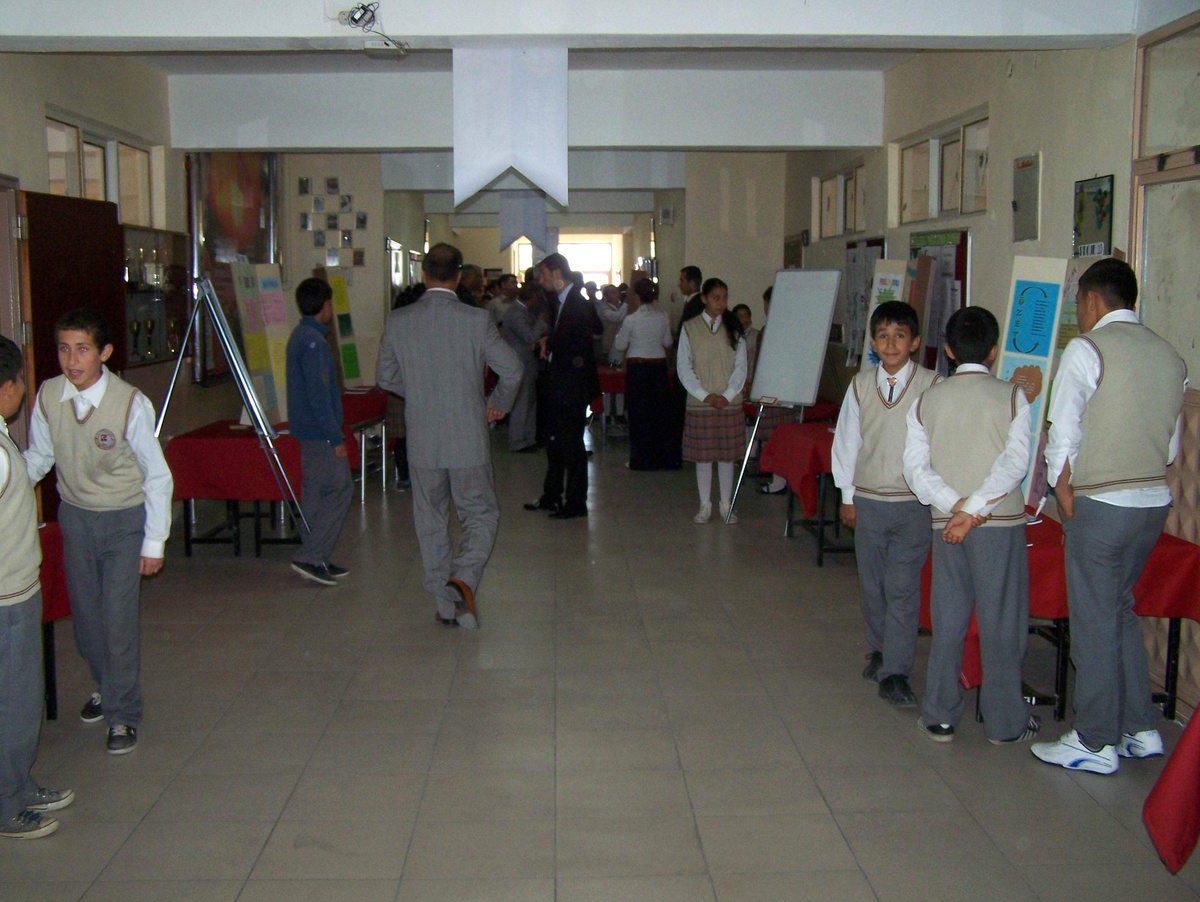 Besni Özel İdare Okulu\'nda Tübitak Bilim Fuarı Açıldı