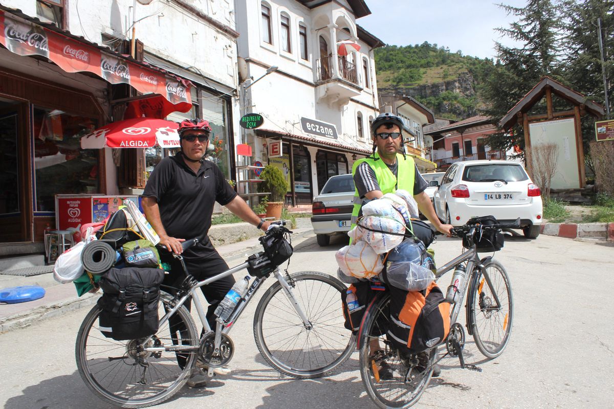 Bisikletle 800 Kilometre Yol Aldılar