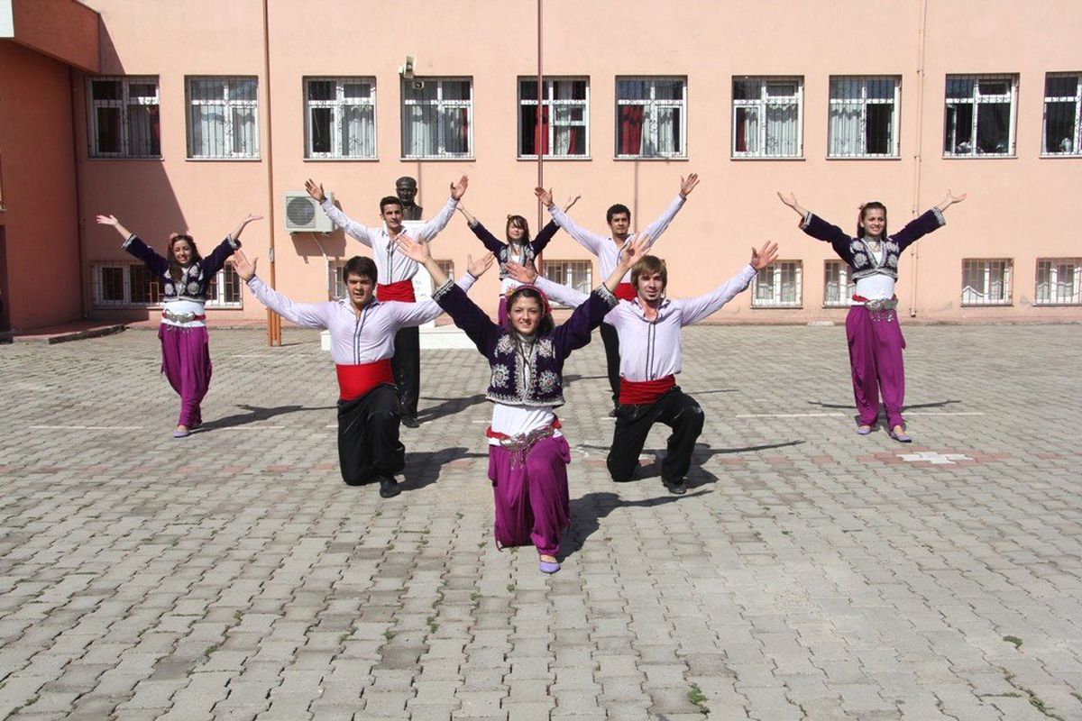 Burhaniye'de Gençlik Merkezi Ekibi Coşturuyor