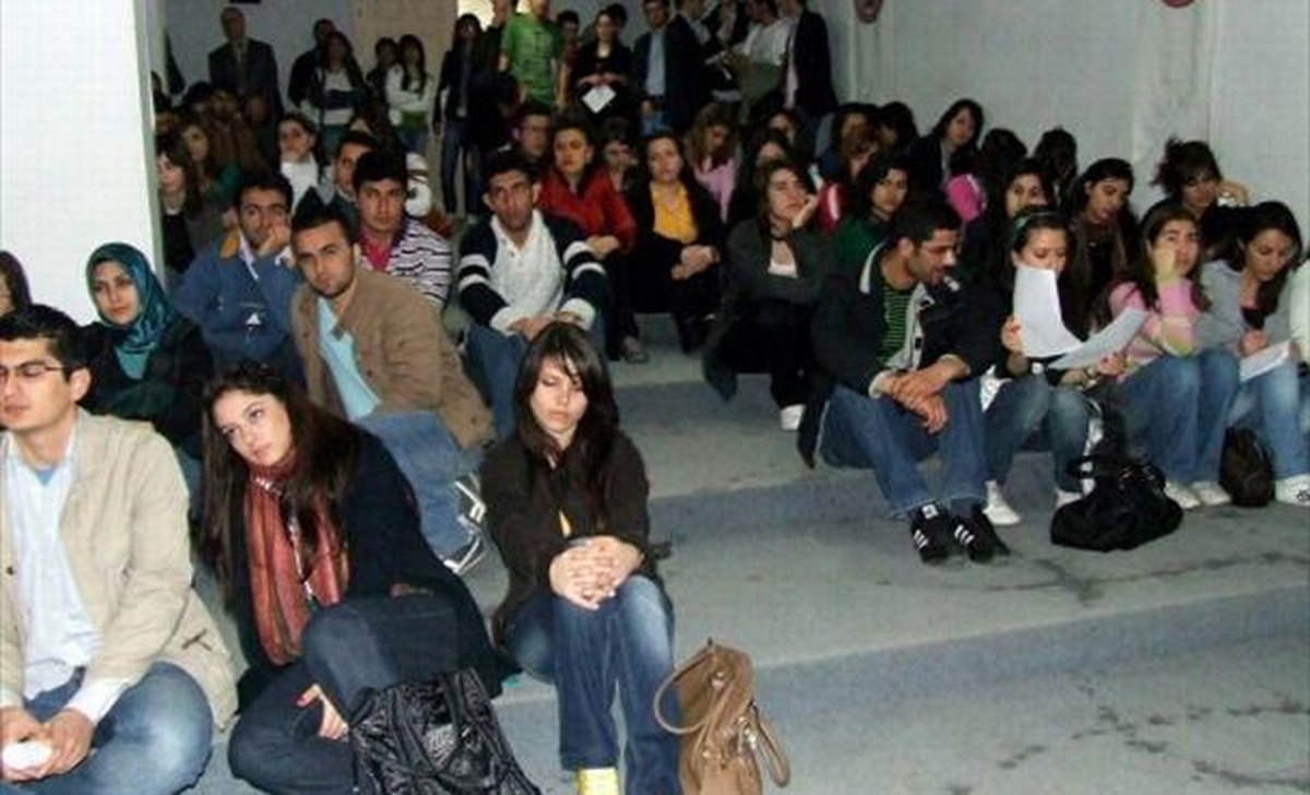 DİSK-AR: İşsizlik Gençleri ve Kadınları Vurdu