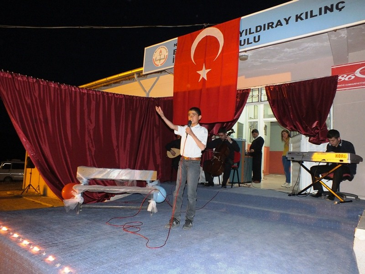 Eminlik Ortaokulundan Şiir Dinletisi