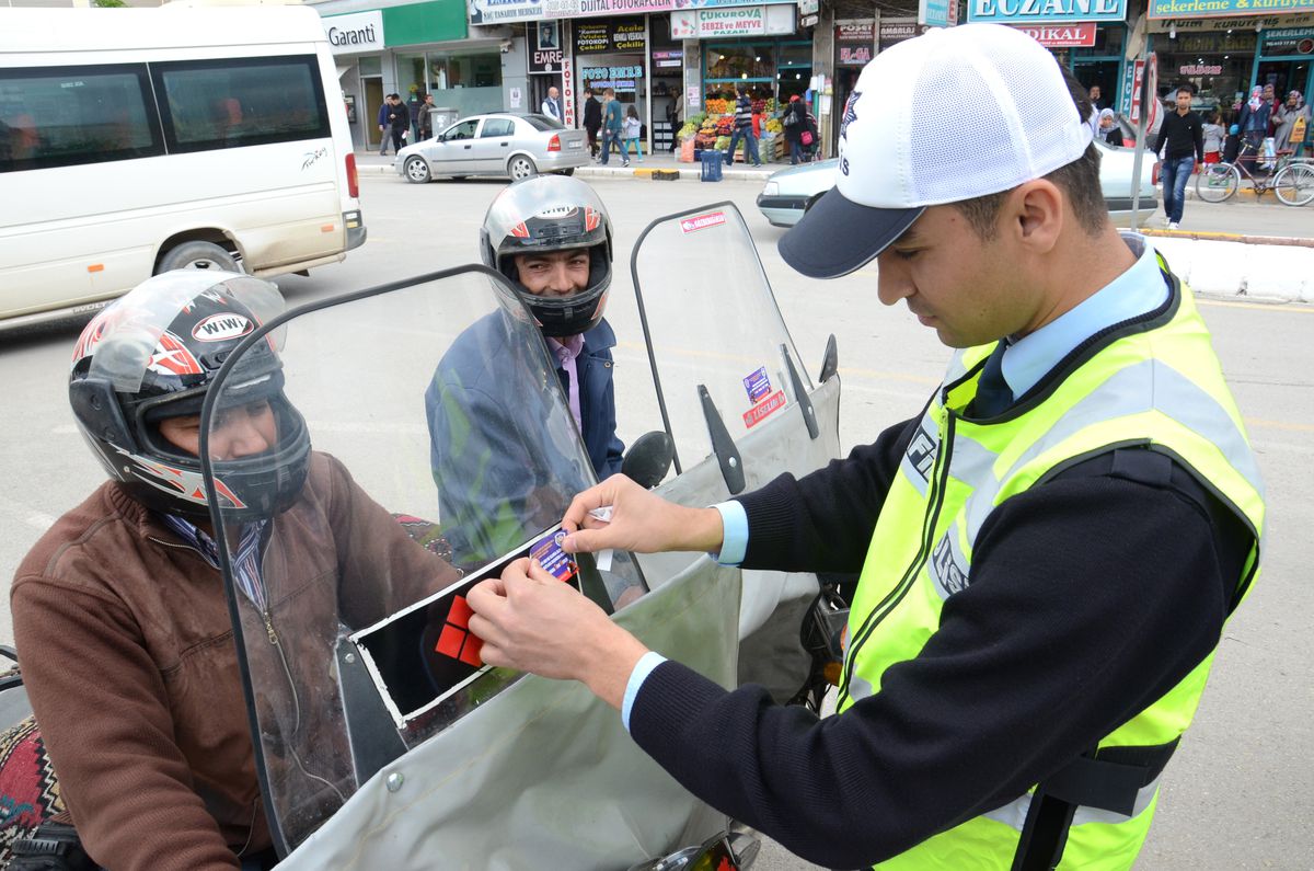 Emniyet Müdürlüğünden Kask Uyarısı