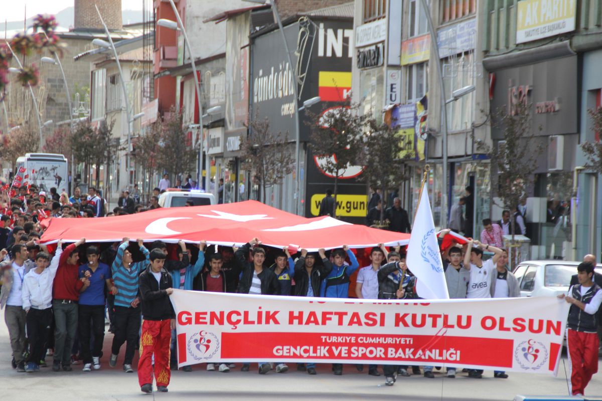 Erzurum\'da "Gençlik Yürüyüşü"