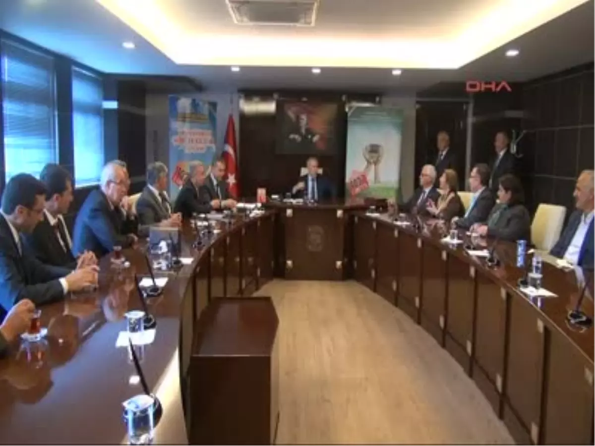 Emekli Öğretmenlerden Eğitime 400 Bin Lira Bağış