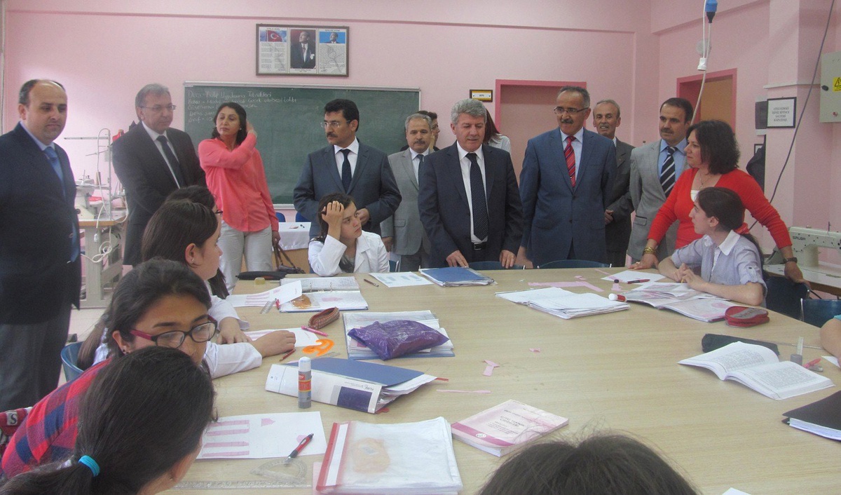 Gemlik Kız Meslek Lisesi'ne Kalite Ödülü