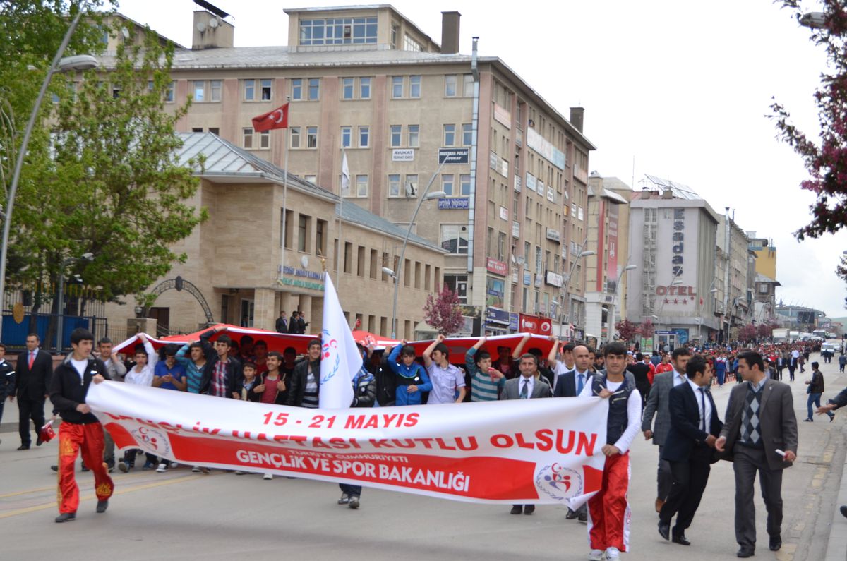 Gençlik Kendi Haftasında Yürüdü