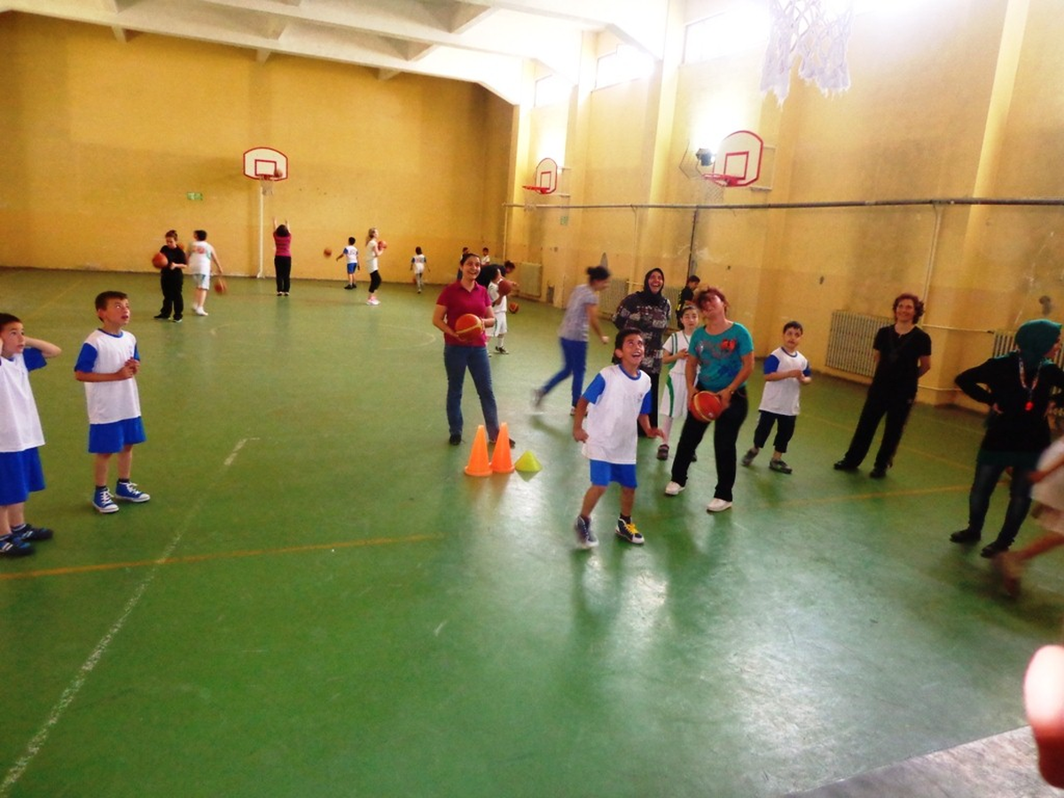 Gençlik Spor Basketbol Kulübü Anneler Gününü Unutmadı