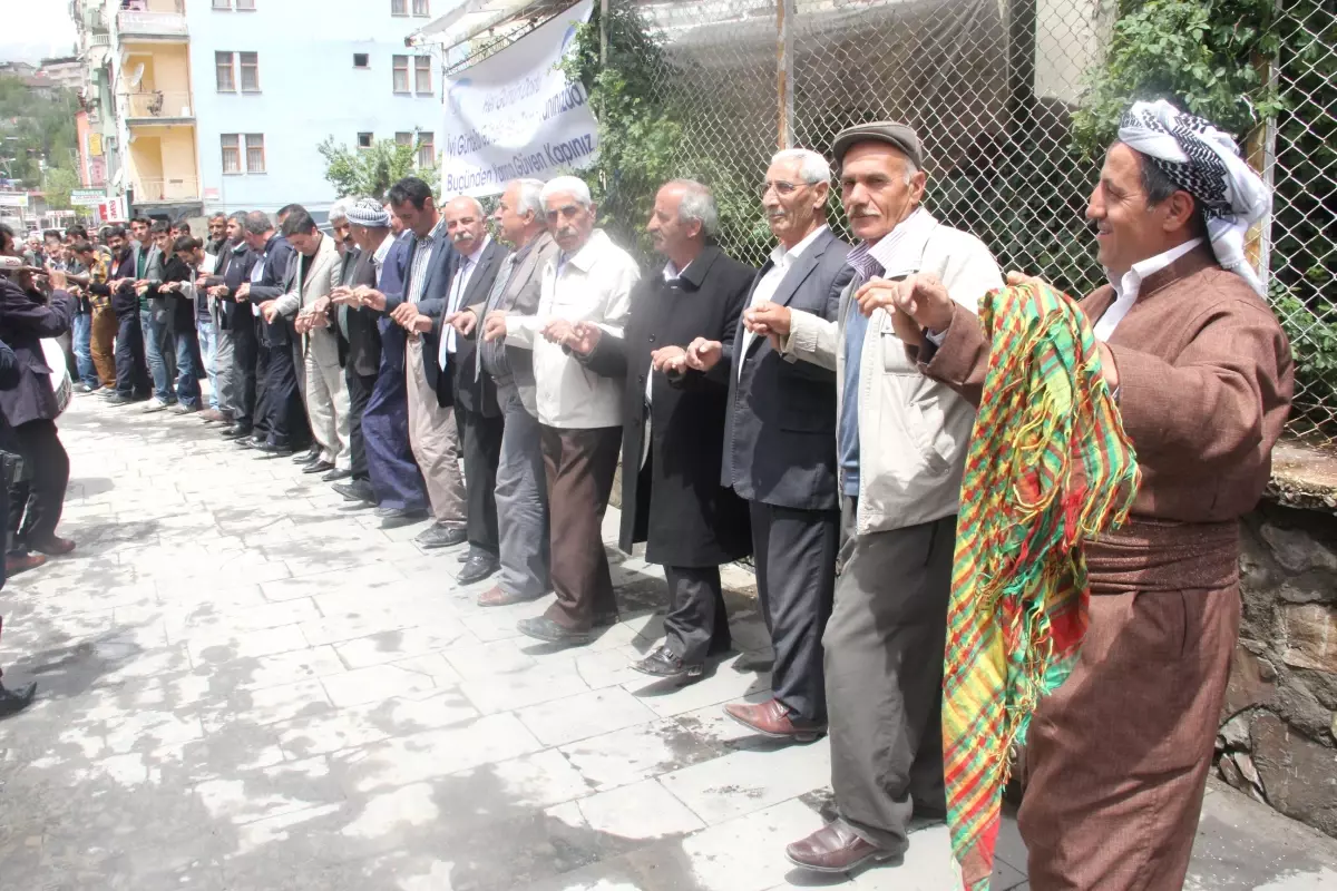 Hakkari'de Anadil Bayramı Halaylarla Kutlandı