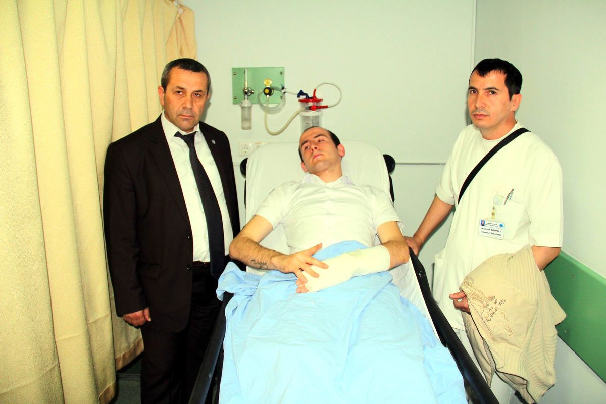 Hem Eşini Hem de 112 Görevlisini Darp Etti