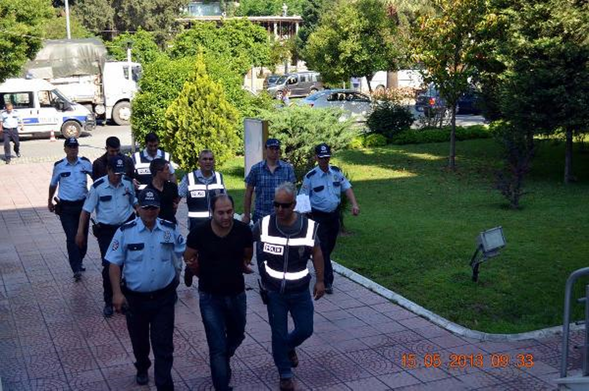 Hırsızlık Şebekesi Polis Baskınıyla Çökertildi