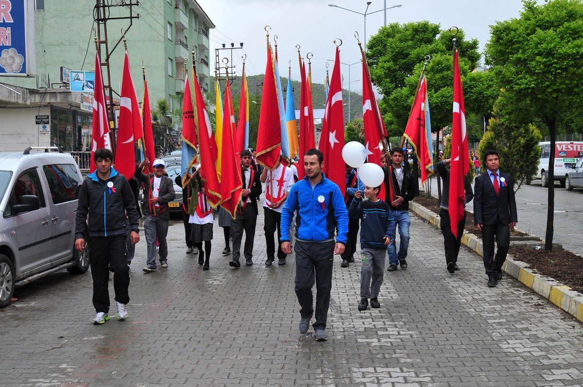 Hizan\'da Gençlik Yürüyüşü