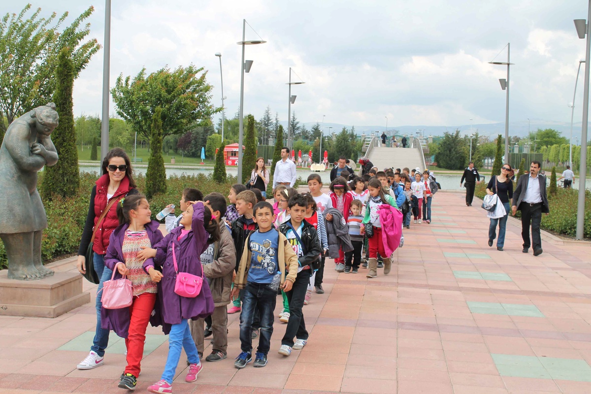 İlkokul Öğrencileri 2013 Türk Dünyası Kültür Başkentini Geziyor