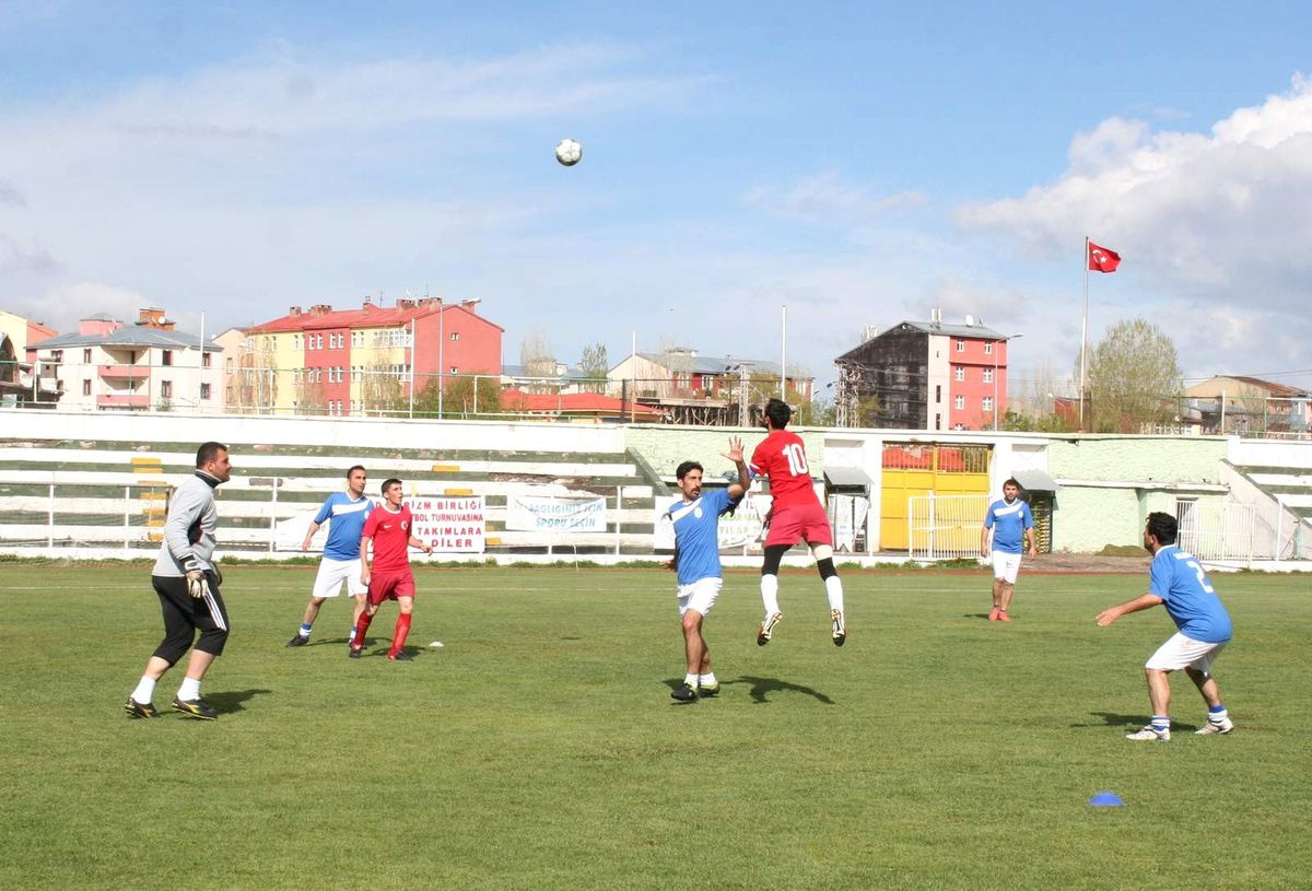 Kars'ta, Kurumlar Arası Futbol Turnuvası Sona Erdi