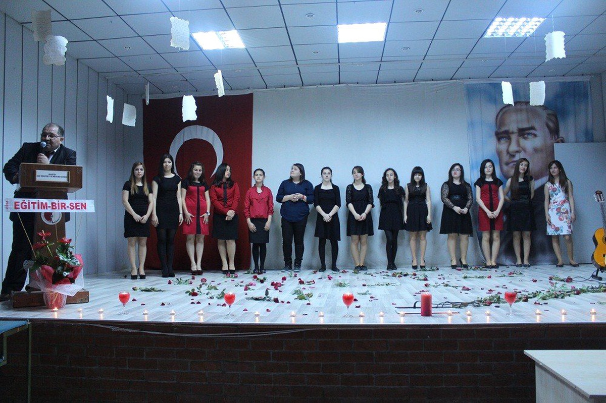 Kız Teknik ve Kız Meslek Lisesi\'nden Şiir Dinletisi