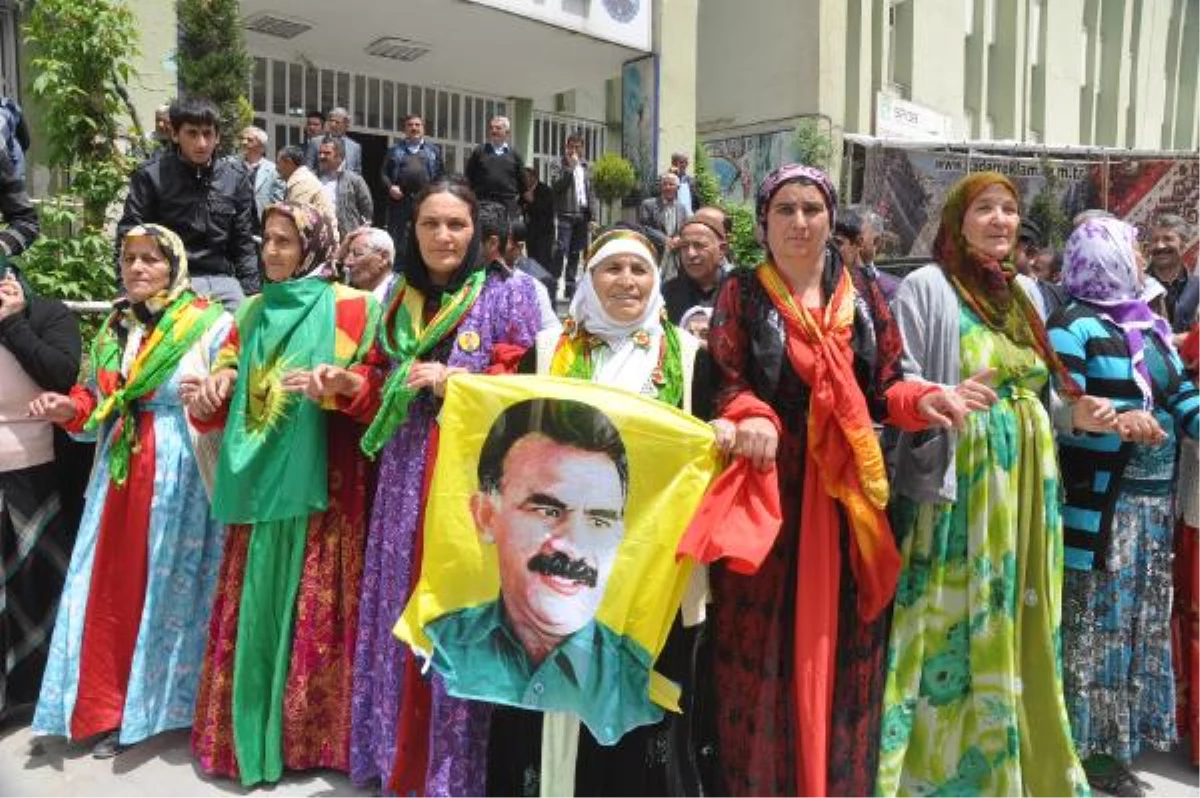 Kurdi- Der\'den Halaylı Dil Bayramı