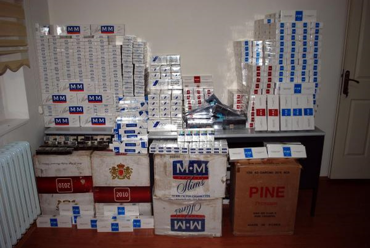 Otomobilden 8 Bin 240 Paket Kaçak Sigara Çıktı