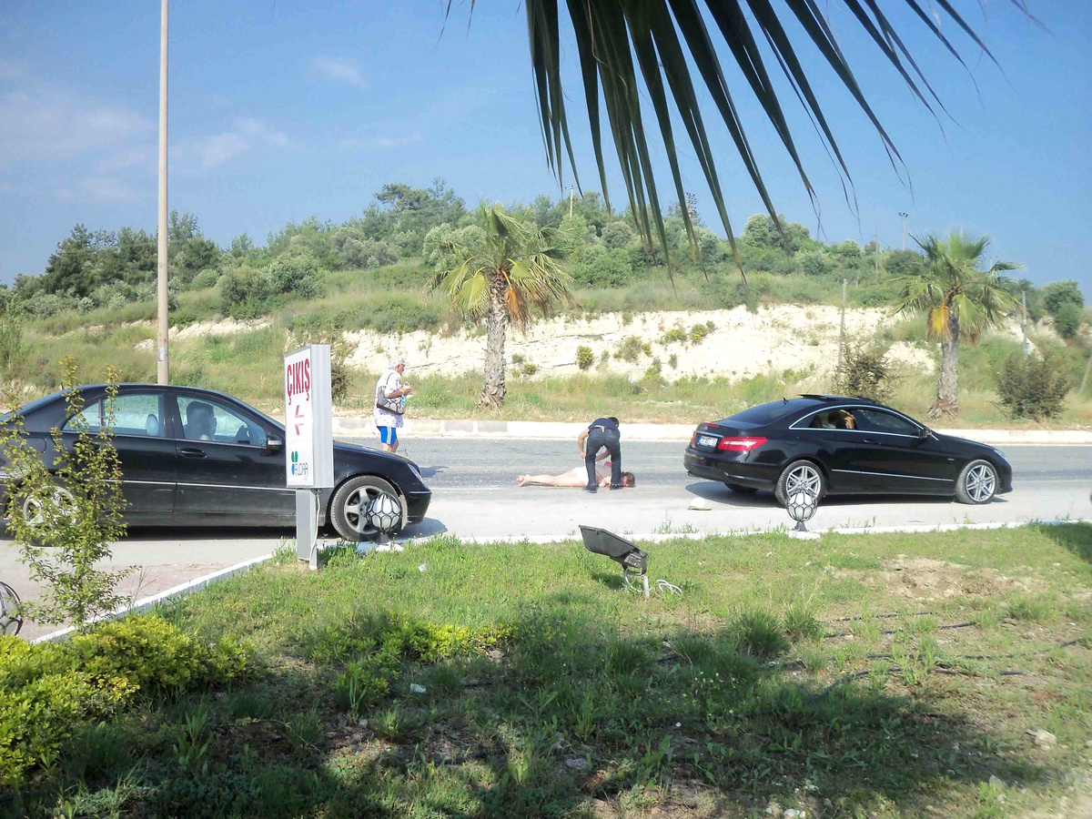 Otomobilin Çarptığı Rus Turist Yaralandı