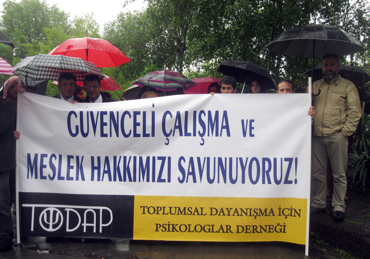 Psikologlardan, Meclis Önünde Meslek Yasası İçin Basın Açıklaması