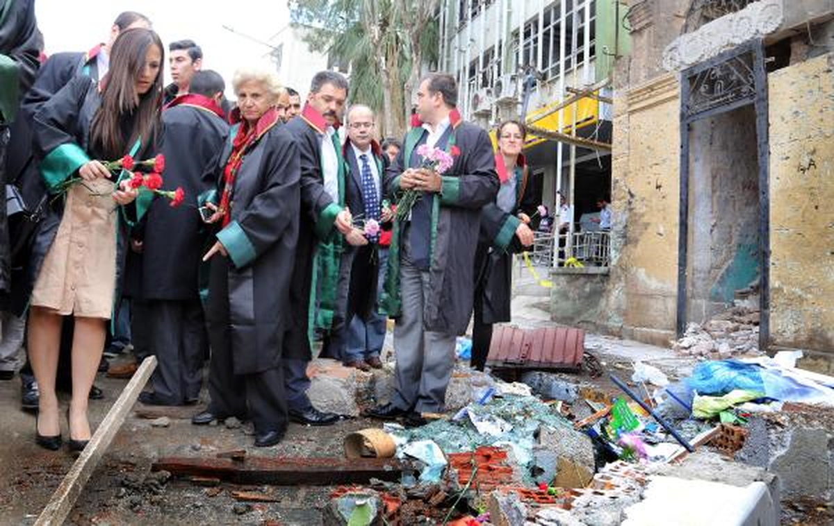 Reyhanlı\'da Bomba Mağduru Esnaf Yeniden Hasar Tespiti İstiyor (6)