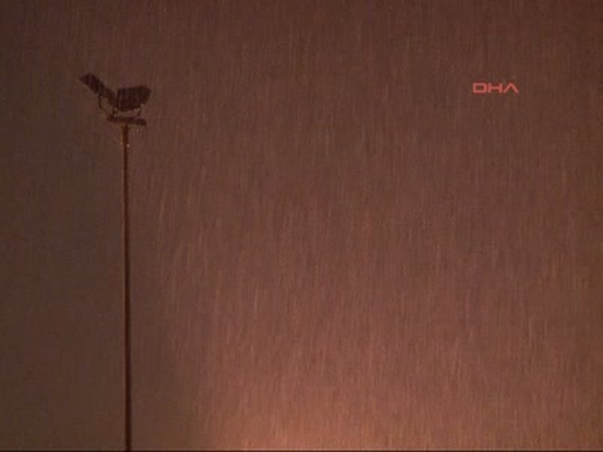 Sağanak Gece Bastırdı Meteoroloji, İstanbul\'un Gece Boyunca Kuvvetli Sağanak Yağışın Etkisi Altında...