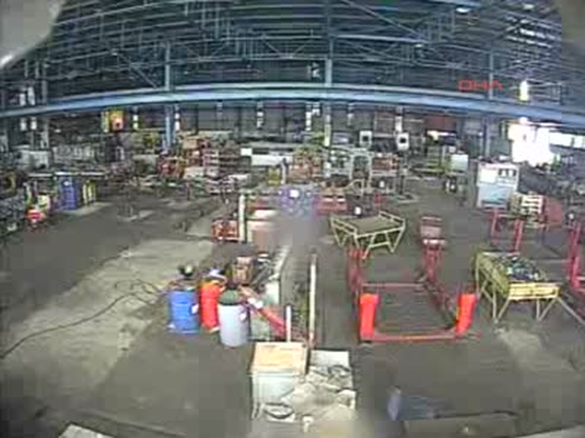 Sakarya \'Arkadaşımızı Ziyaret Edeceğiz\' Dediler, 80 Bin Liralık Pirinç Döküm Küre Çaldılar...