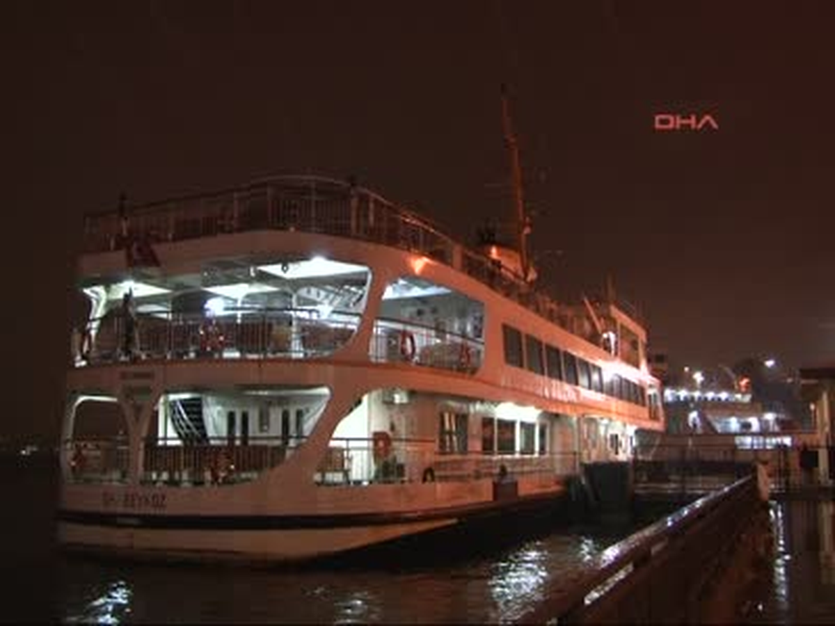 Şehir Hatları Vapuru, Karaköy Açıklarında Kaza Yaptı Beykoz İsimli Şehir Hatları Vapuru, Kontrolden...