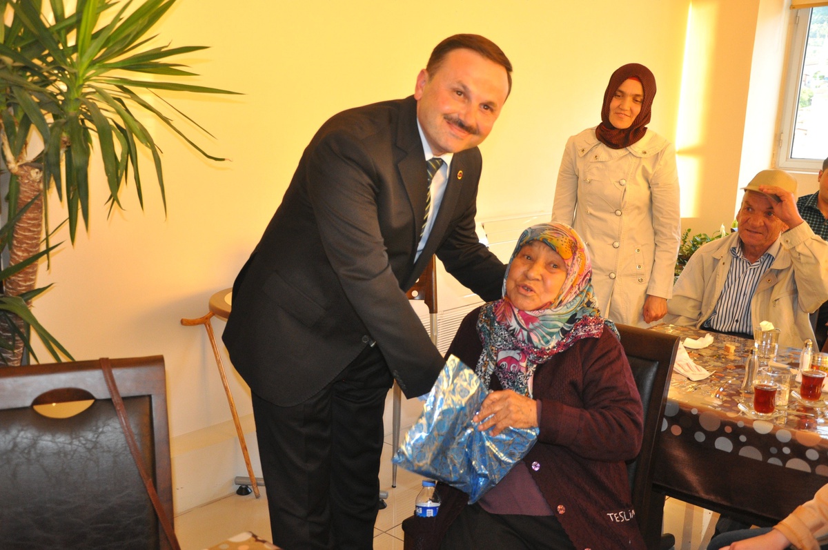 Şehit Anneleri ve Huzurevi Sakini Anneler Unutulmadı