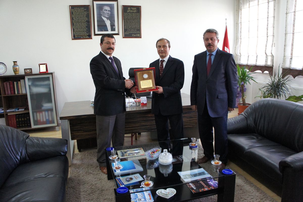 Sgk\'dan Yüksek Prim Ödeyen Aziziye Eğitim Kurumlarına Teşekkür Plaketi