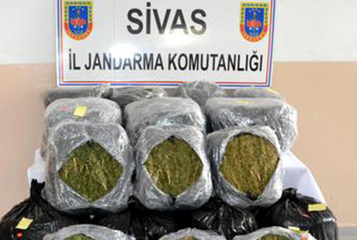 Sivas\'ta 162 Kilo 135 Gram Esrar Ele Geçirildi